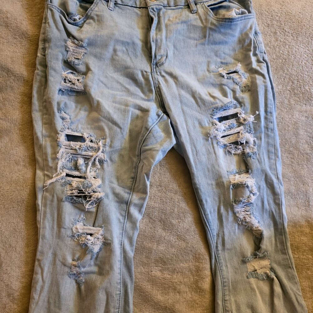 Rue21 Size 20 Distressed Light Wash Denim Jeans - Picture 3 of 8